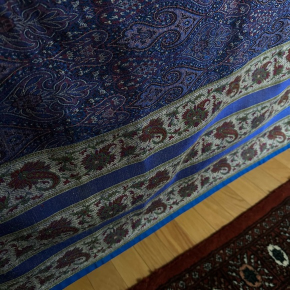 European Blue Wool Paisley Bed Cover, Three Contrasting Borders Queen 105" x 89" - Picture 10 of 13